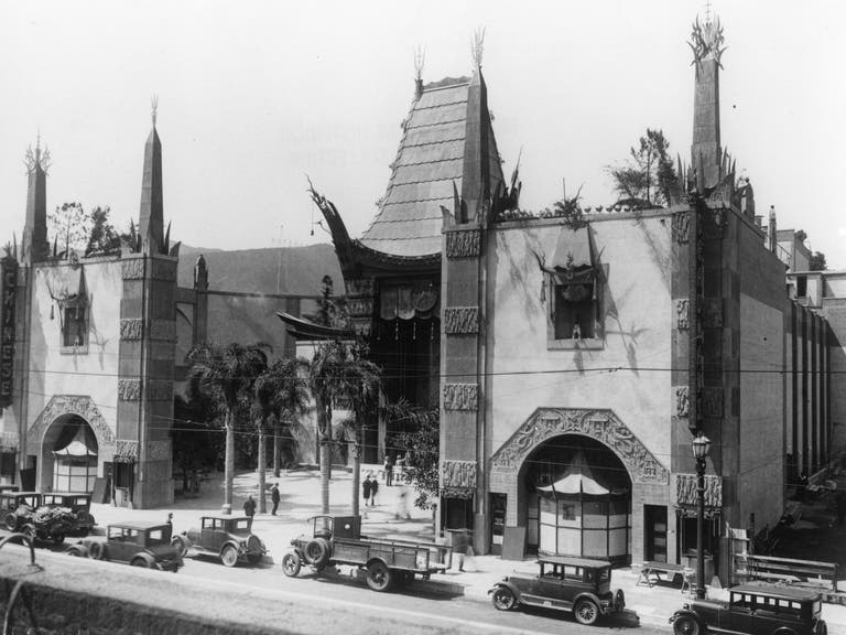 Grauman's Chinese Theatre in 1927