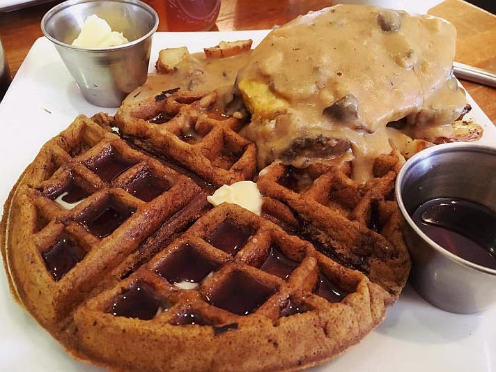 "Chicken" and waffles | Photo: Flore, Facebook