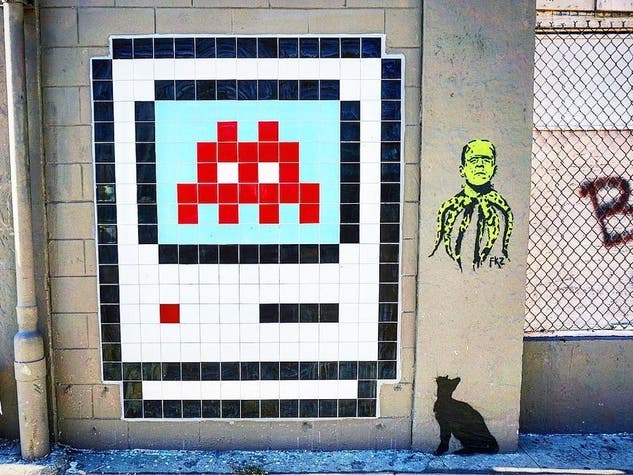 Macintosh Invader reactivado (LA_134) en Beverly Auto Body | Instagram por @sdgates